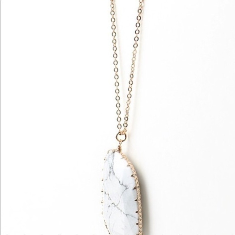 Howlite white Cat Eye stone pendant necklace